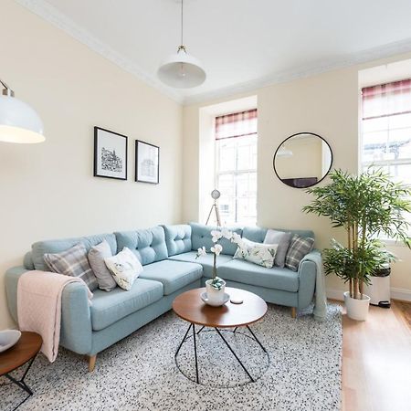 Bright And Modern 2 Bed Apartment เอดินบะระ ภายนอก รูปภาพ