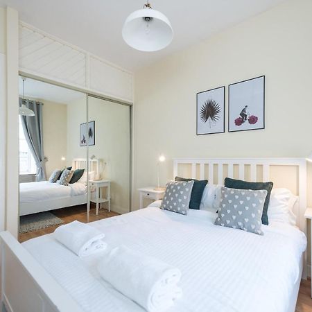 Bright And Modern 2 Bed Apartment เอดินบะระ ภายนอก รูปภาพ