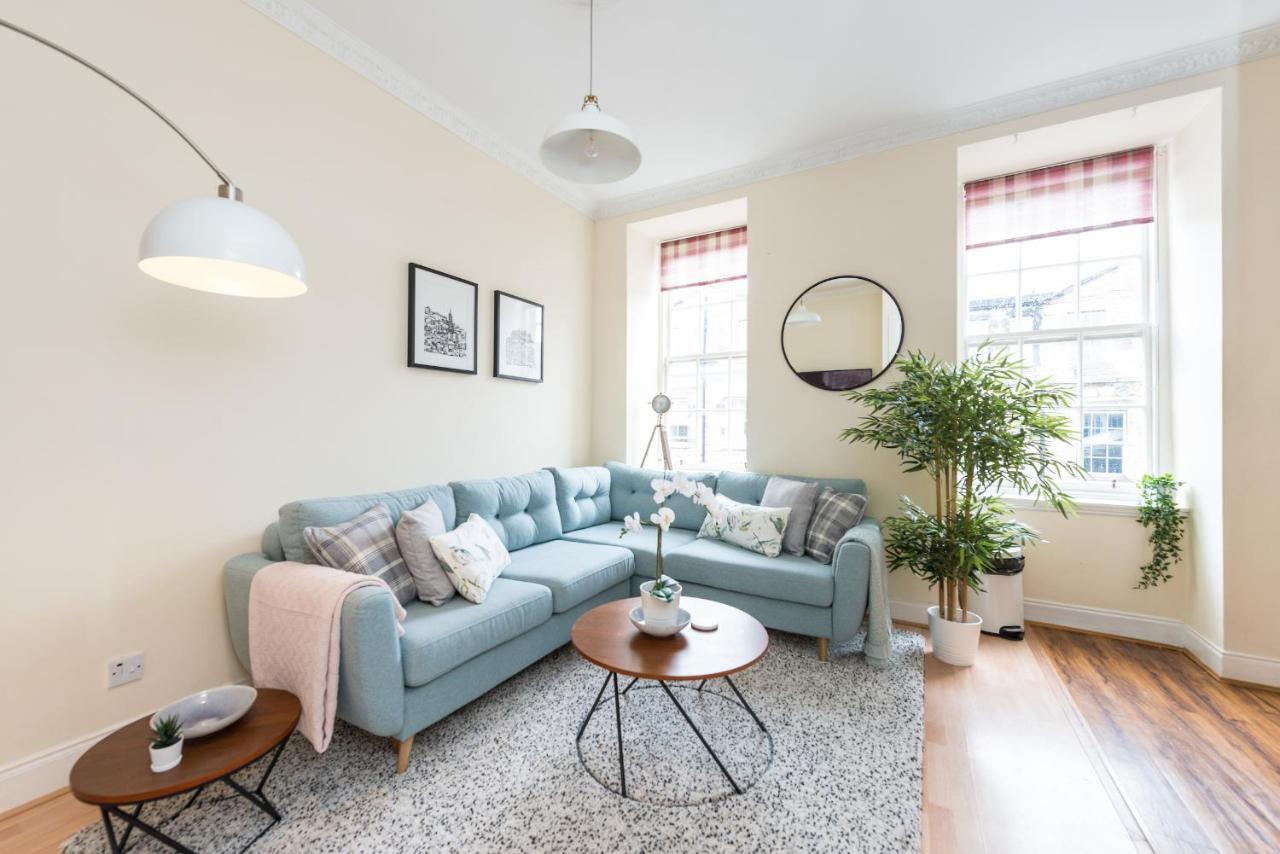 Bright And Modern 2 Bed Apartment เอดินบะระ ภายนอก รูปภาพ