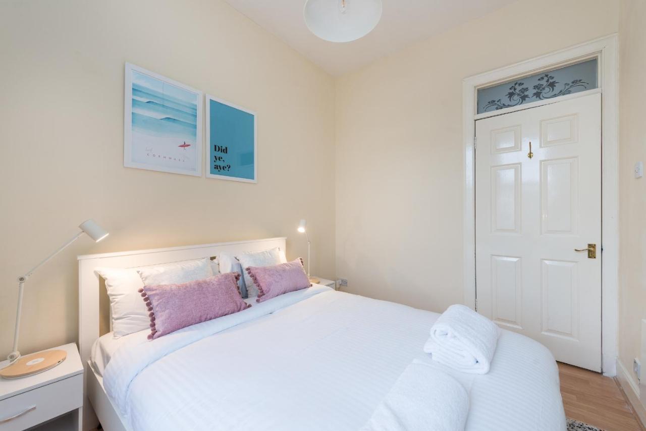 Bright And Modern 2 Bed Apartment เอดินบะระ ภายนอก รูปภาพ