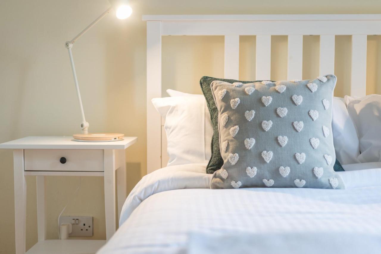 Bright And Modern 2 Bed Apartment เอดินบะระ ภายนอก รูปภาพ