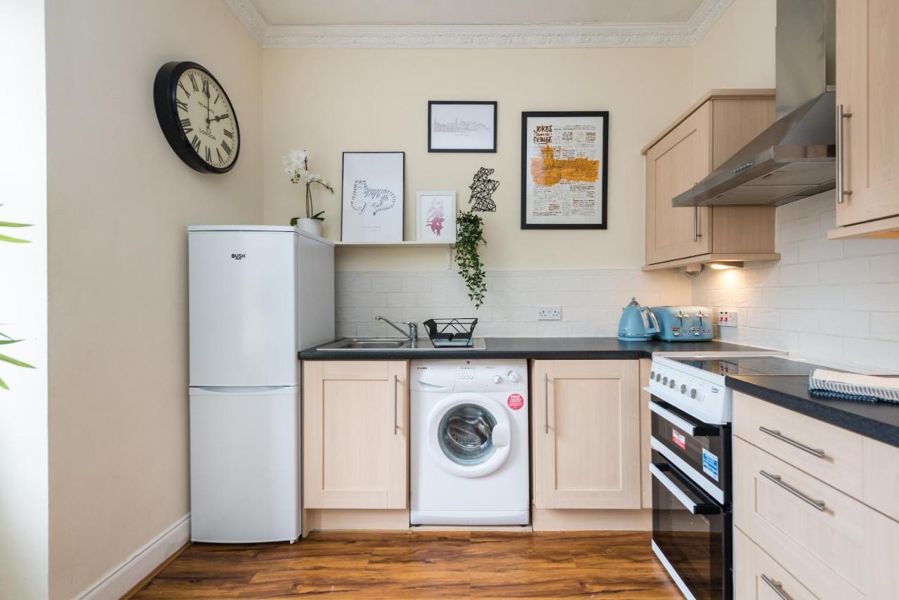 Bright And Modern 2 Bed Apartment เอดินบะระ ภายนอก รูปภาพ
