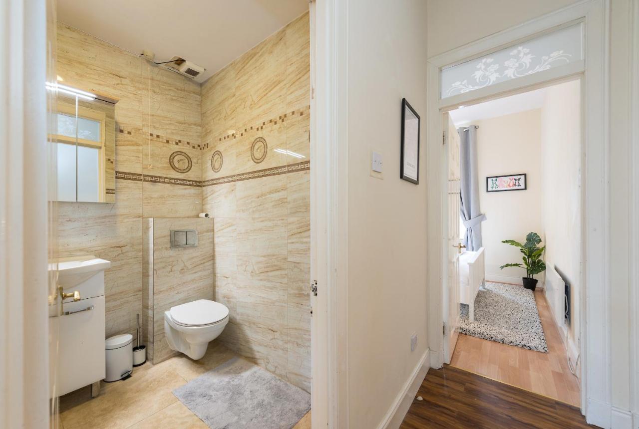 Bright And Modern 2 Bed Apartment เอดินบะระ ภายนอก รูปภาพ